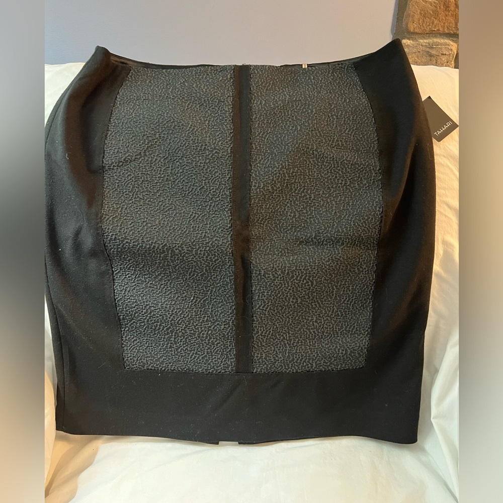 NWT Tahari black and grey detailed size 14 pencil skirt